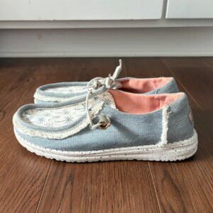 Hey Dude Shoes Women's 7 Boho slip on shoes